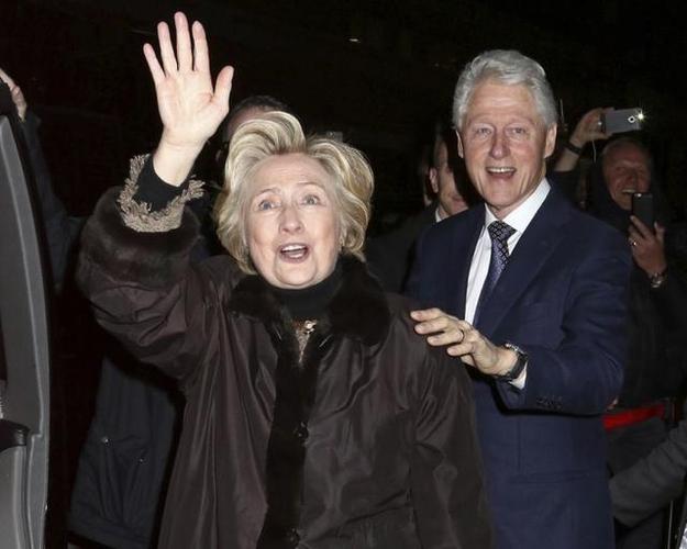 前总统克林顿与夫人希拉里推出美国巡回公开演讲